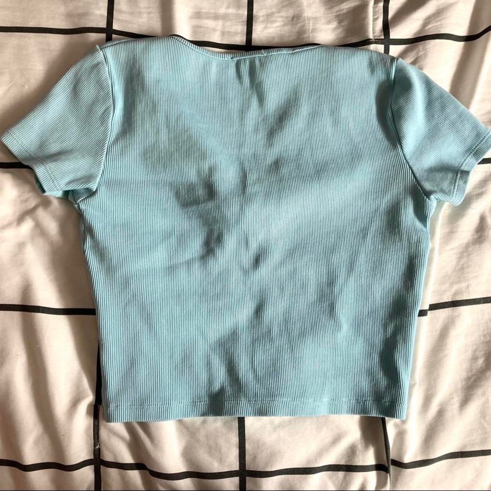 Light blue tied crop top - Picture 3 of 3
